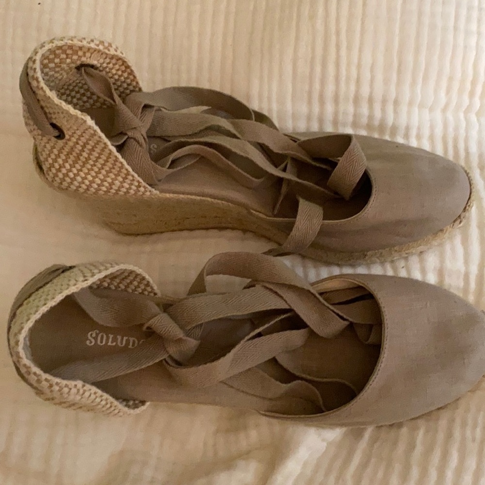 New / Never worn Soludos wedges